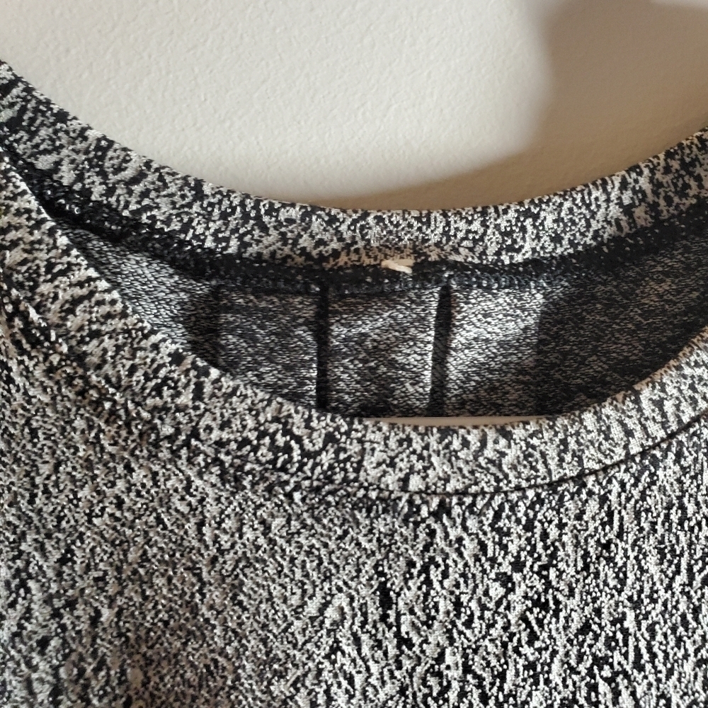 Lululemon Rush Hour Black and White Long Sleeve Active Top with Pocket - Picture 3 of 9